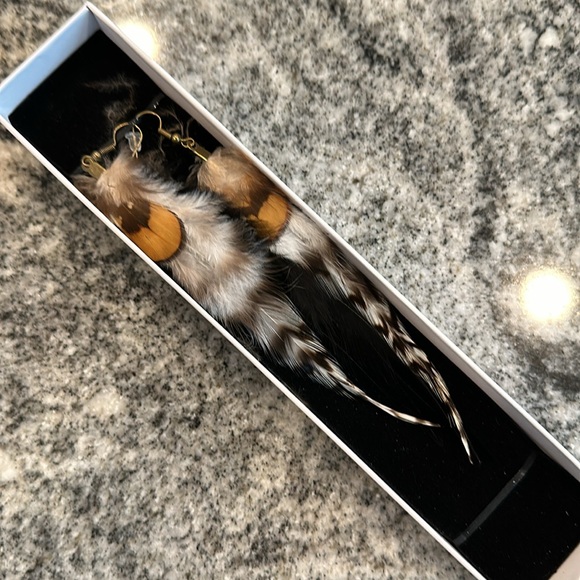 Feather earrings - Picture 2 of 3